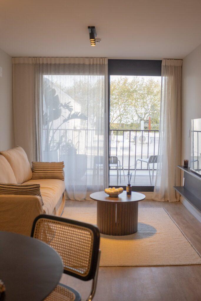 Unidad showroom Delta Sur – Living con salida a la terraza